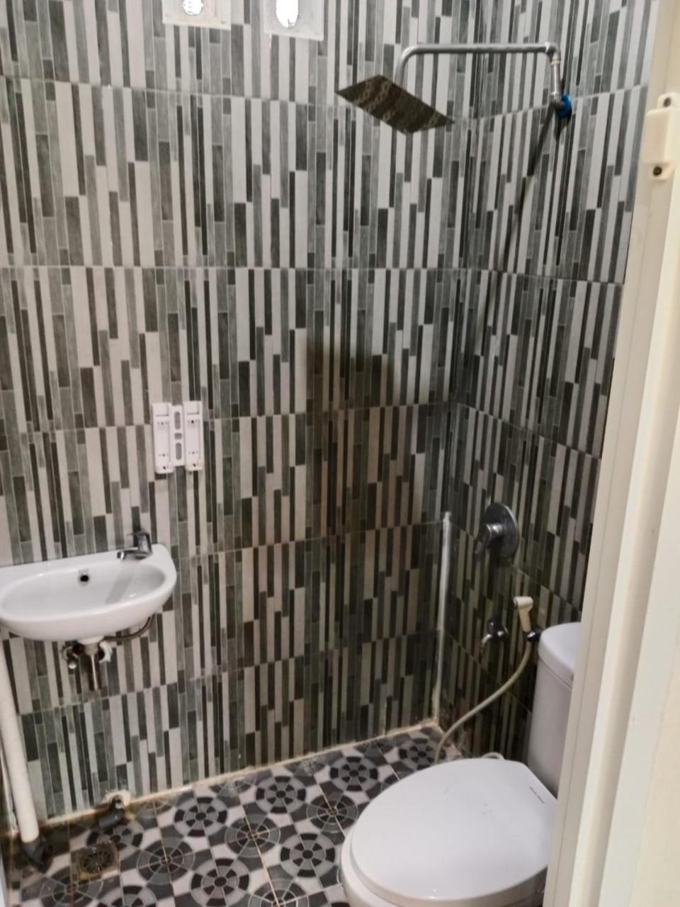 Macan Kumbang Residence Palembang Extérieur photo